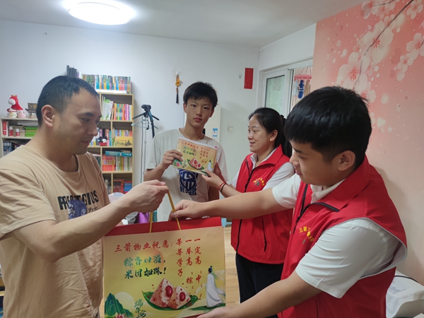 暖心助考，一舉高“粽” ——三箭物業(yè)公司黨支部深入開展“亮身份、樹形象、作貢獻(xiàn)、助發(fā)展”活動